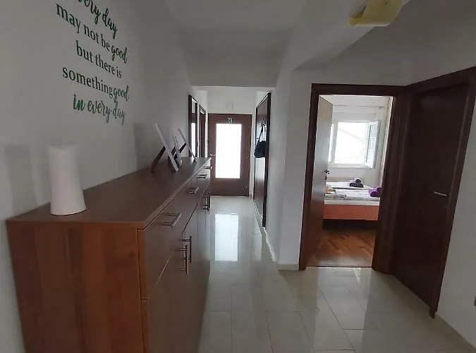 Appartement Alina, *